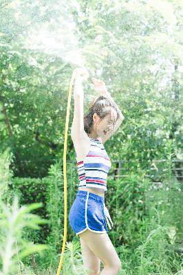 他的巨物撑开她的花缝的导演是谁